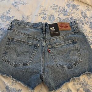NEW Classic Women’s Levi’s 501 High Rise Jean Cut Off Shorts Size 28